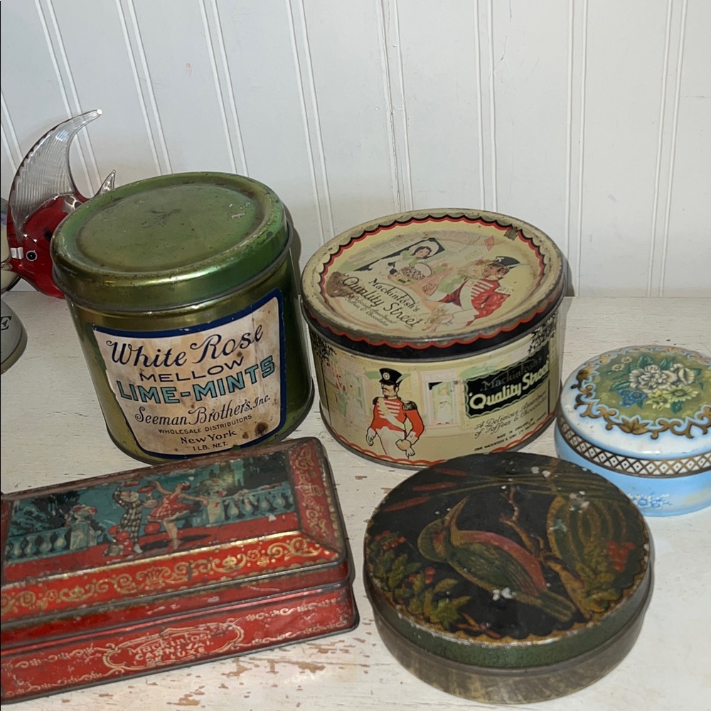 Mixed lot vintage advertising tins